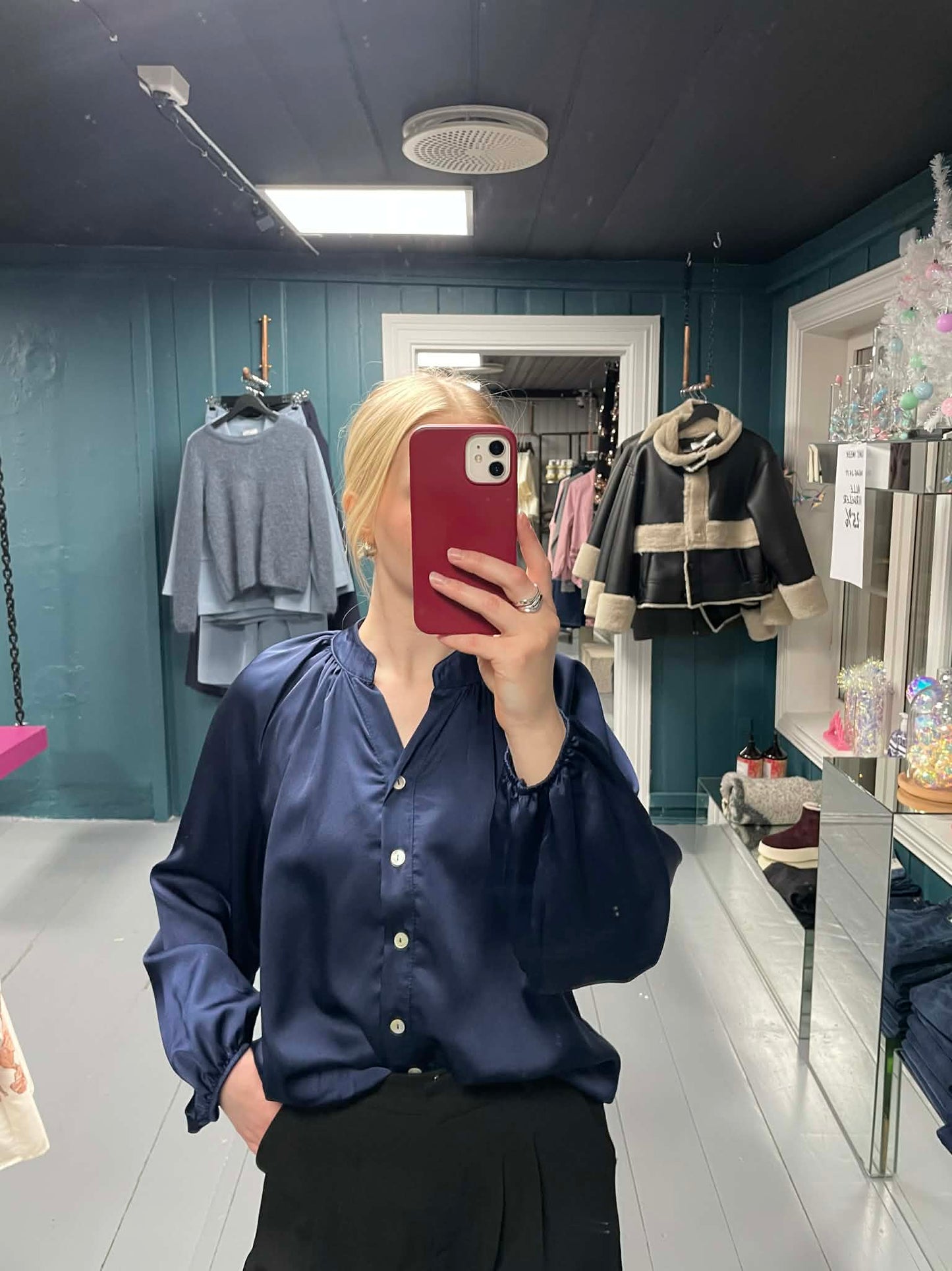 Sateen blouse v-neck