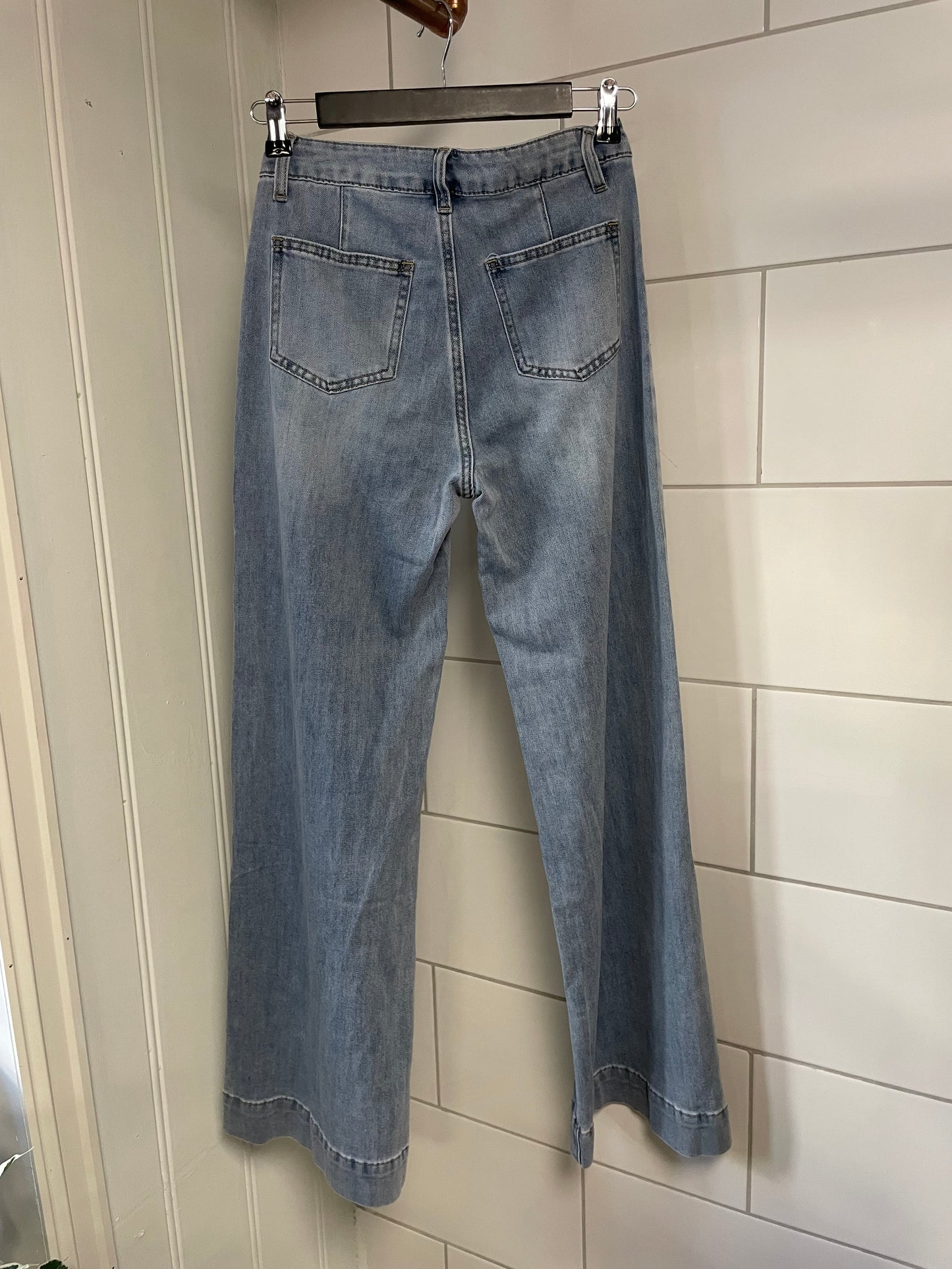 Pockets in front - light denim