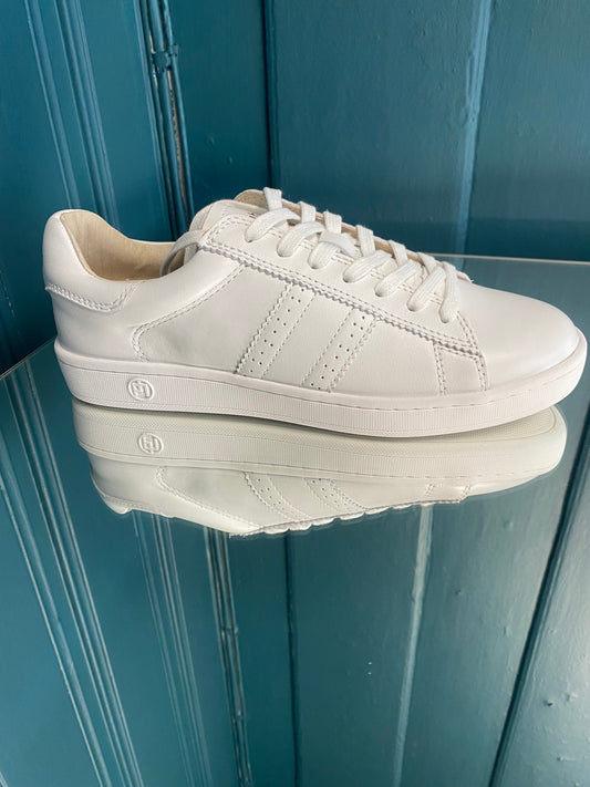 Serena sneakers white.