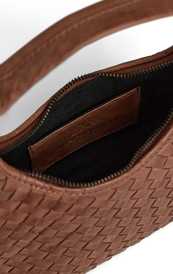 Amaya Charm, Weaver Cognac