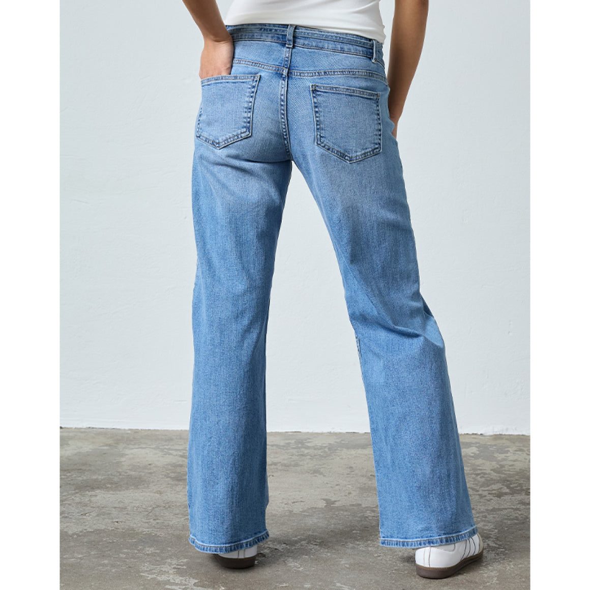 Onea Belt Jeans