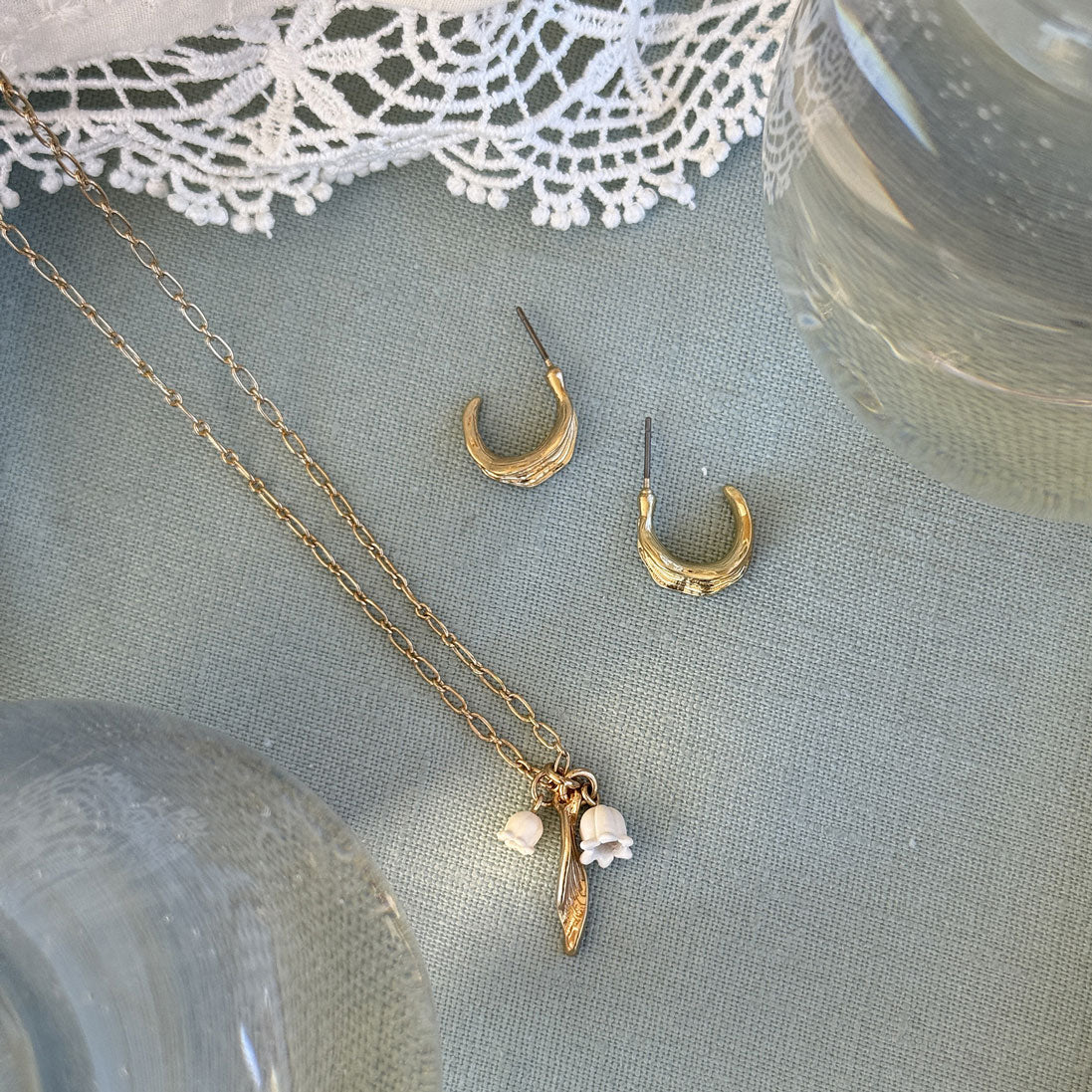 Lilies&Pearls necklace