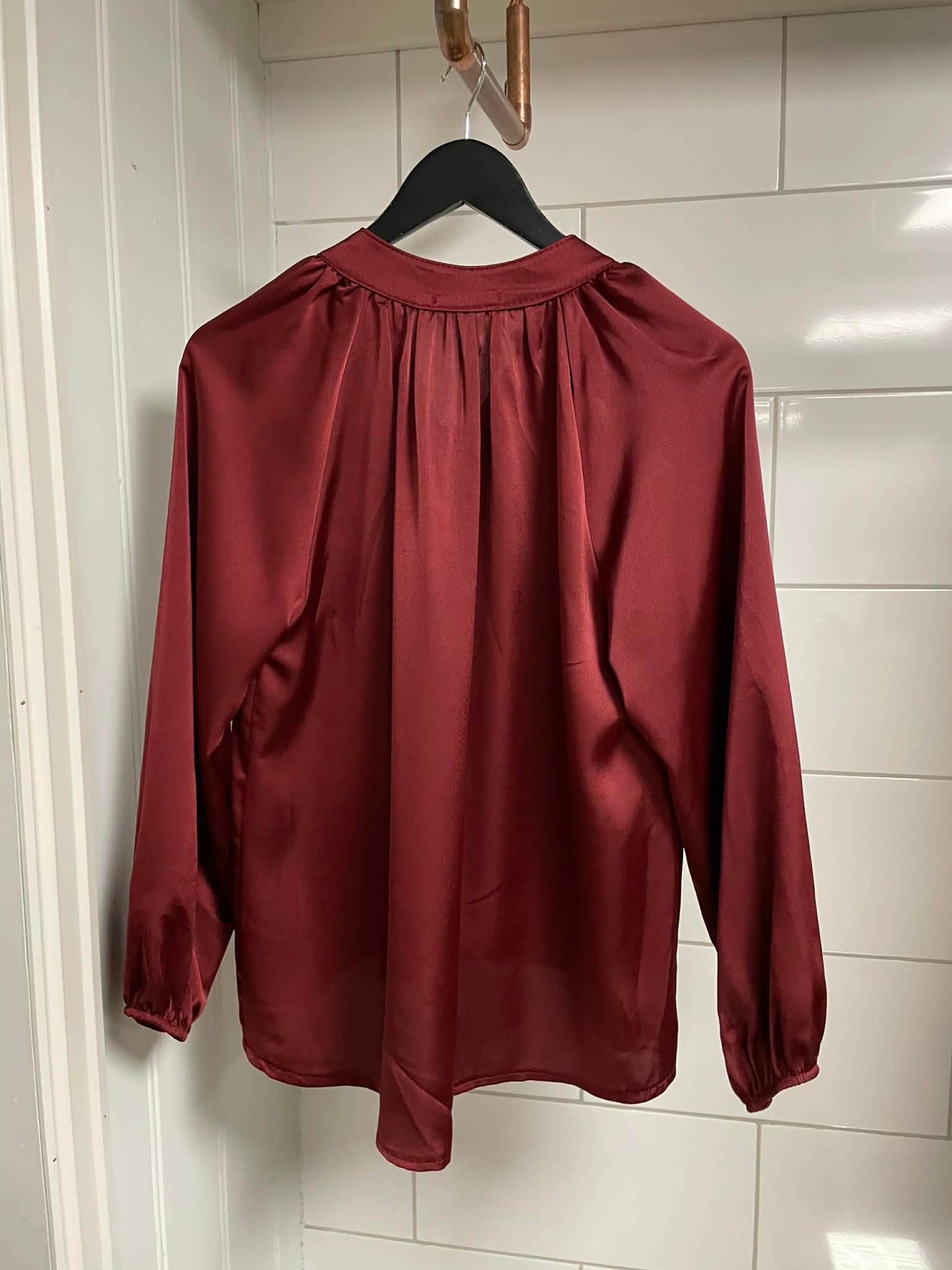 Sateen blouse v-neck