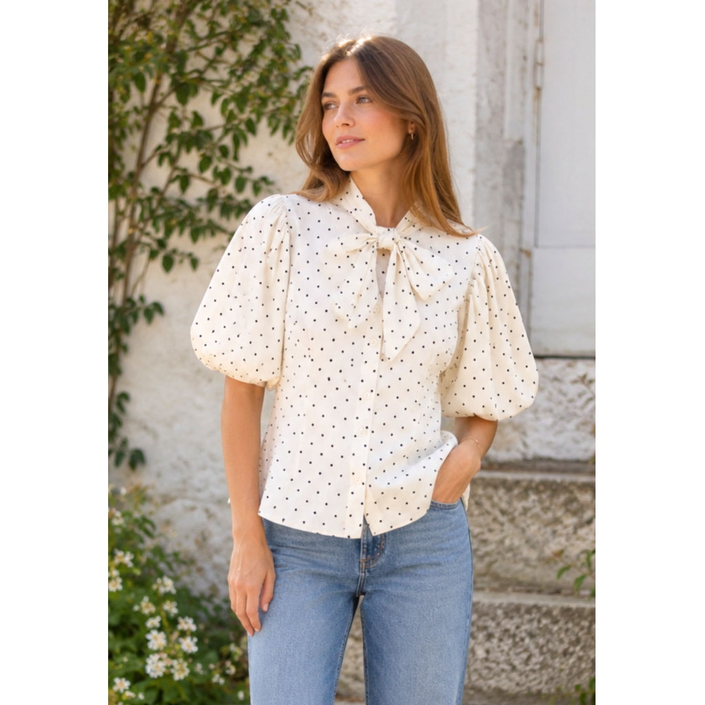 Blouse with ribbon collar
