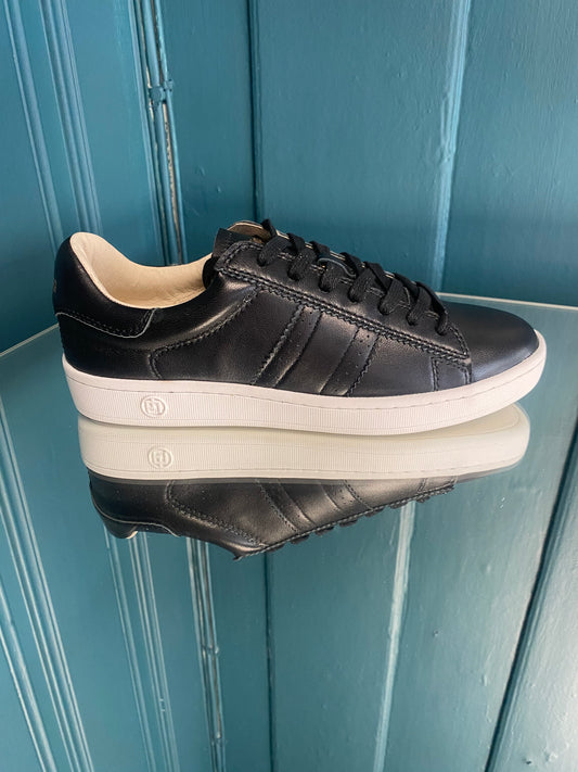 Serena sneakers black