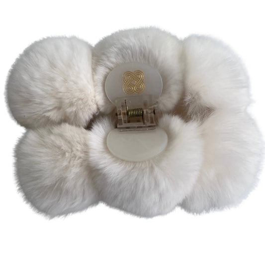 Noelle hair claw cotton cloud