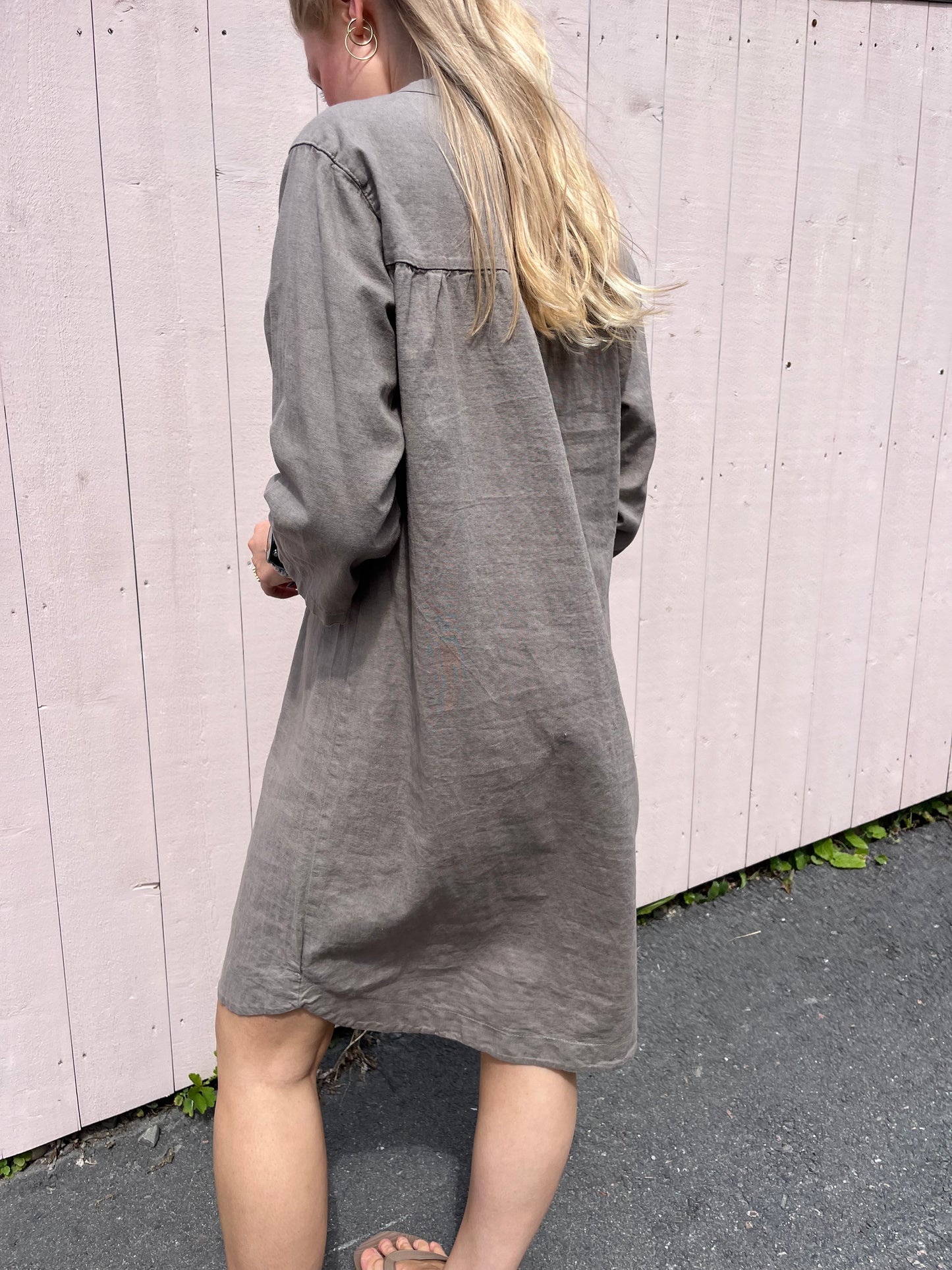 Linen dress v-neck