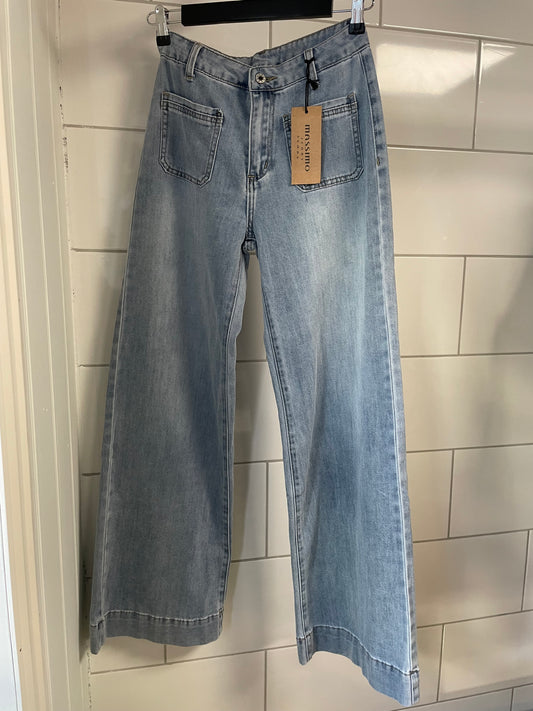 Pockets in front - light denim