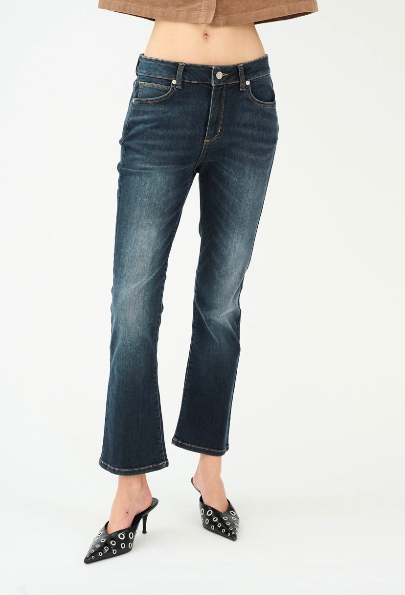 Johanna kick flare wash fullham