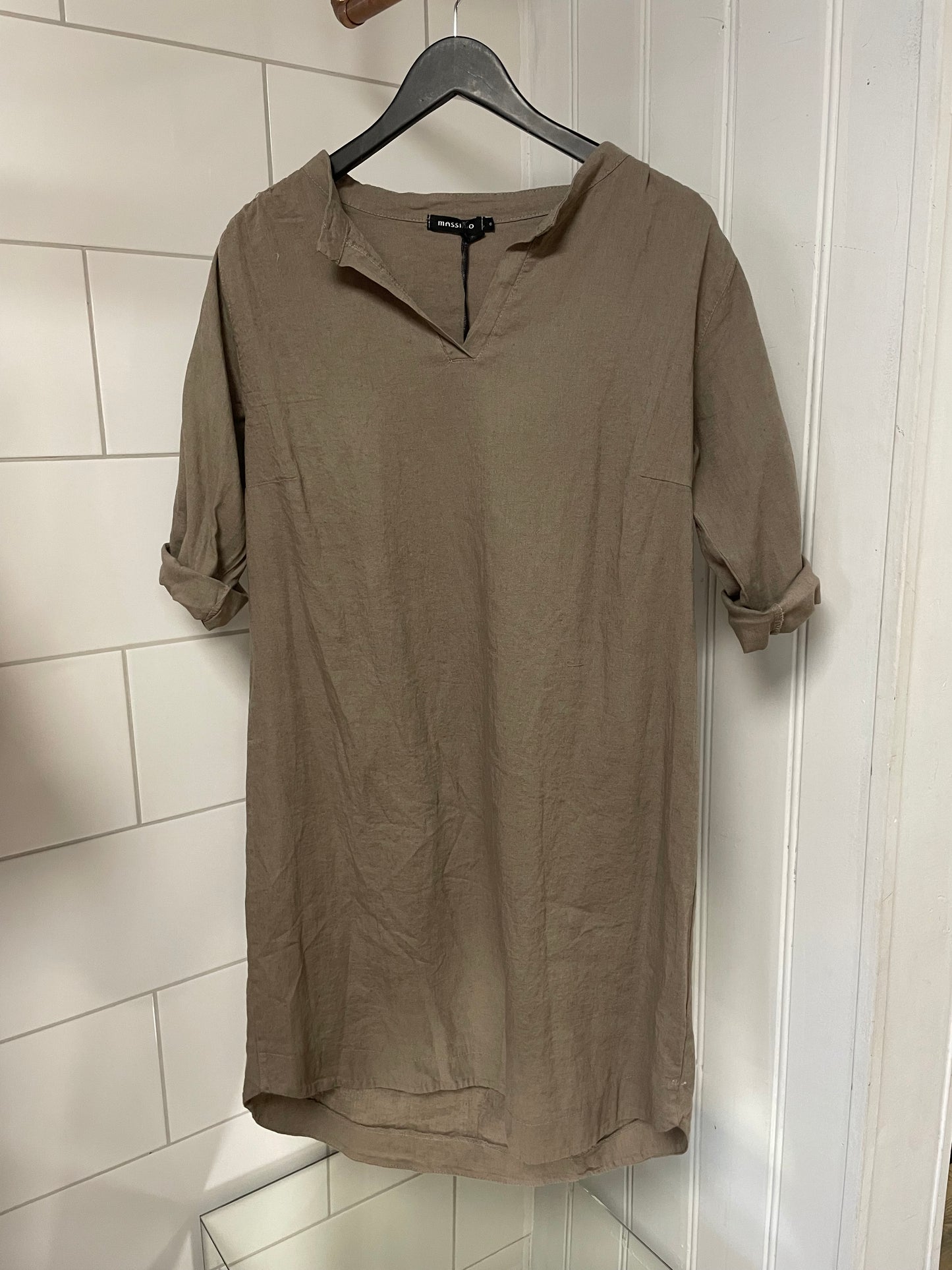 Linen dress v-neck