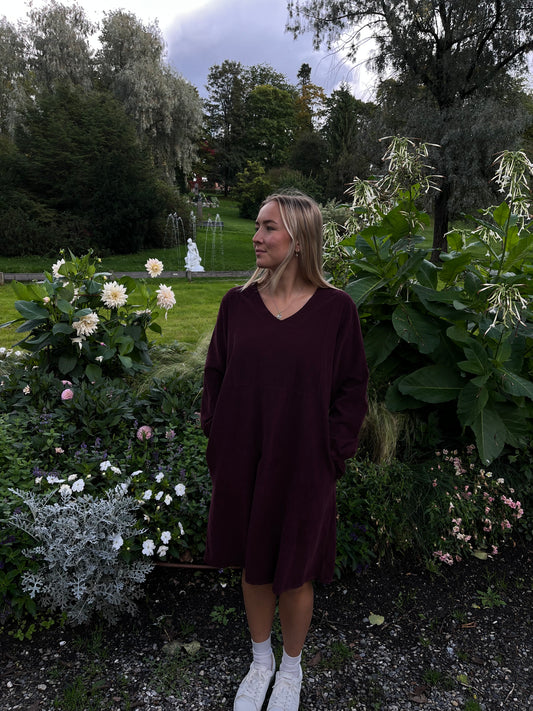 Cordkjole smal modell Burgunder