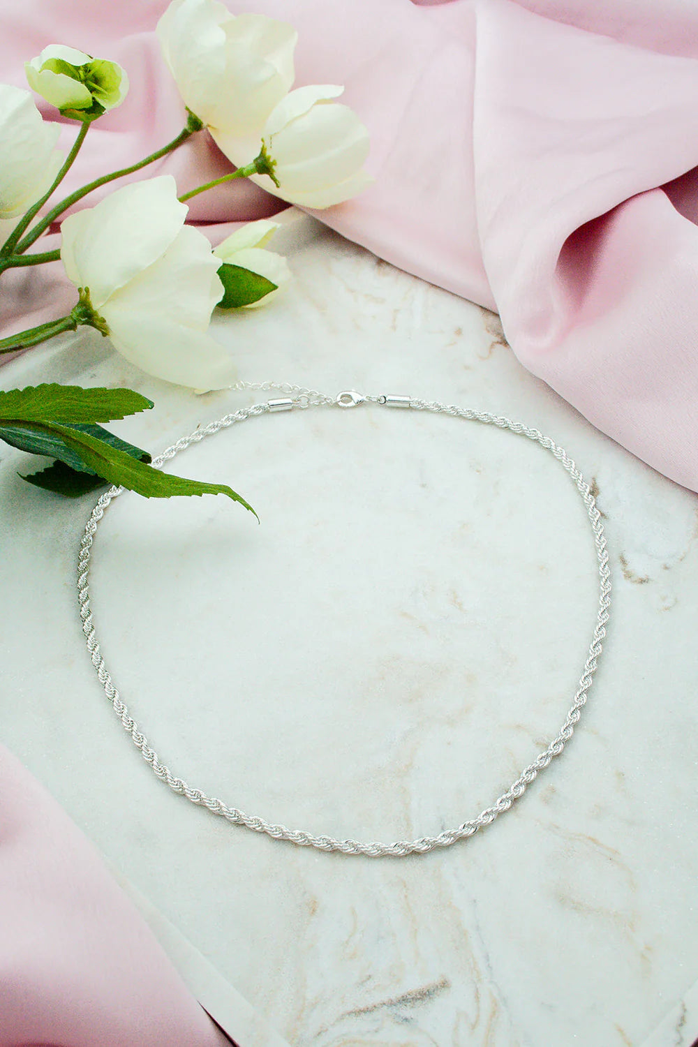 Twisted necklace thin silver