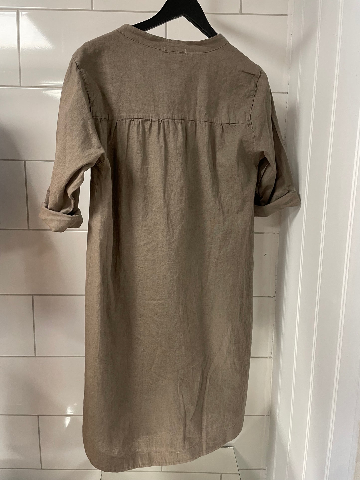 Linen dress v-neck