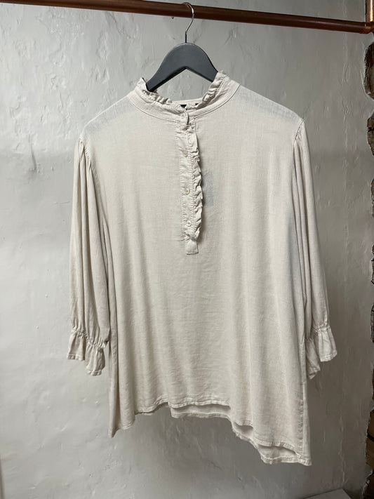 Linen shirt frill