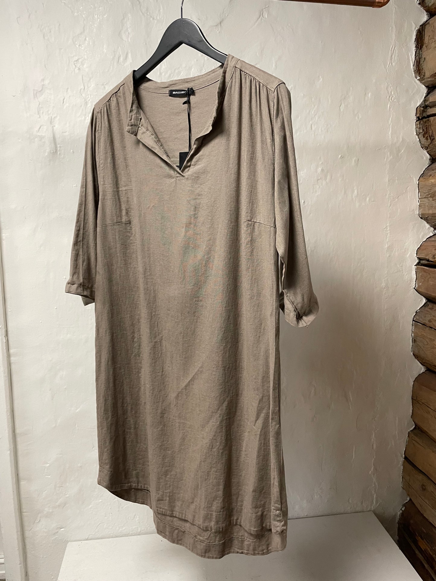 Linen dress v-neck