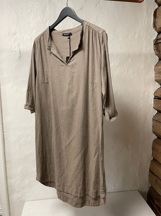 Linen dress v-neck