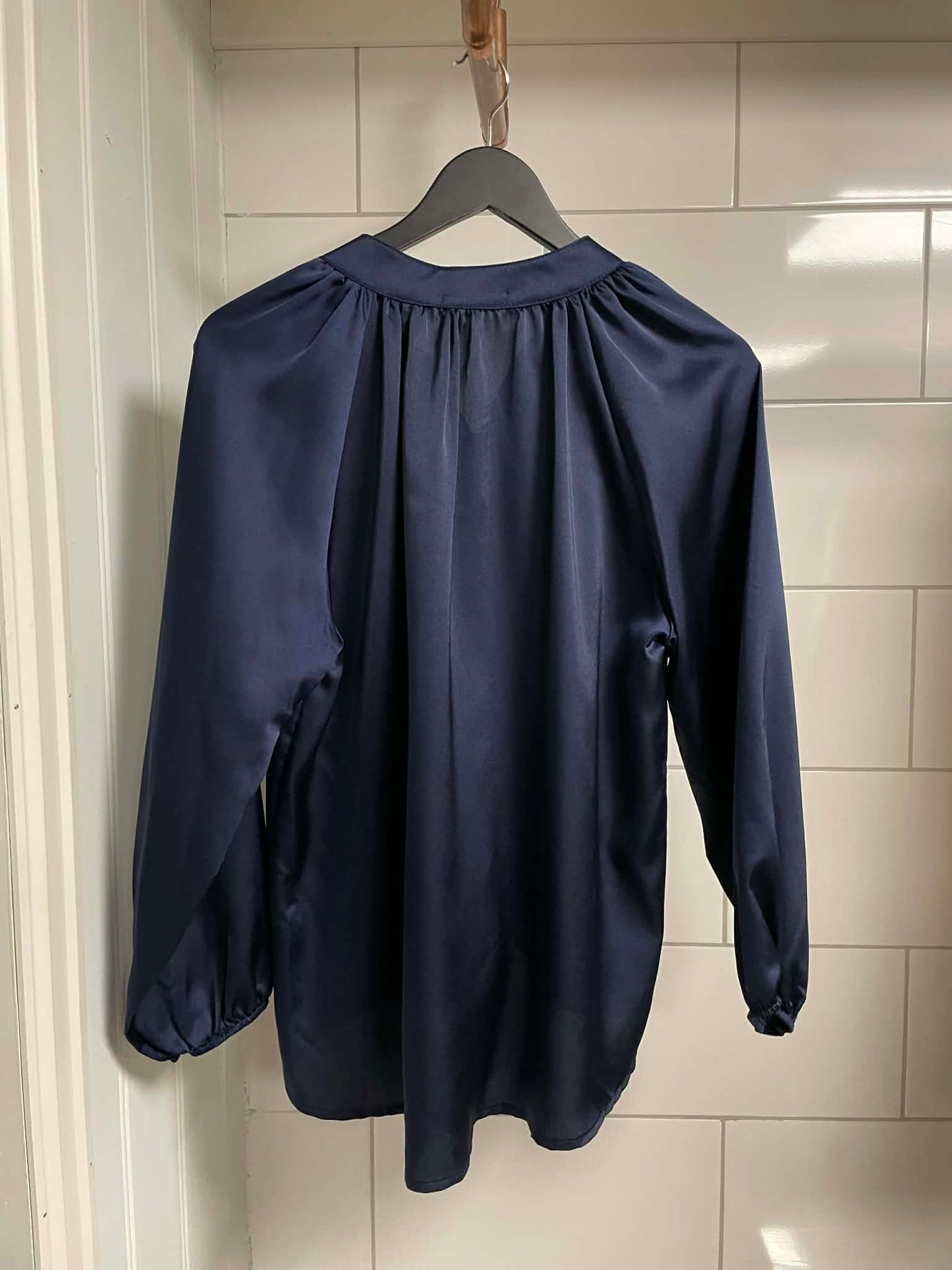 Sateen blouse v-neck