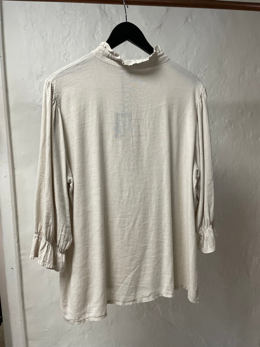 Linen shirt frill