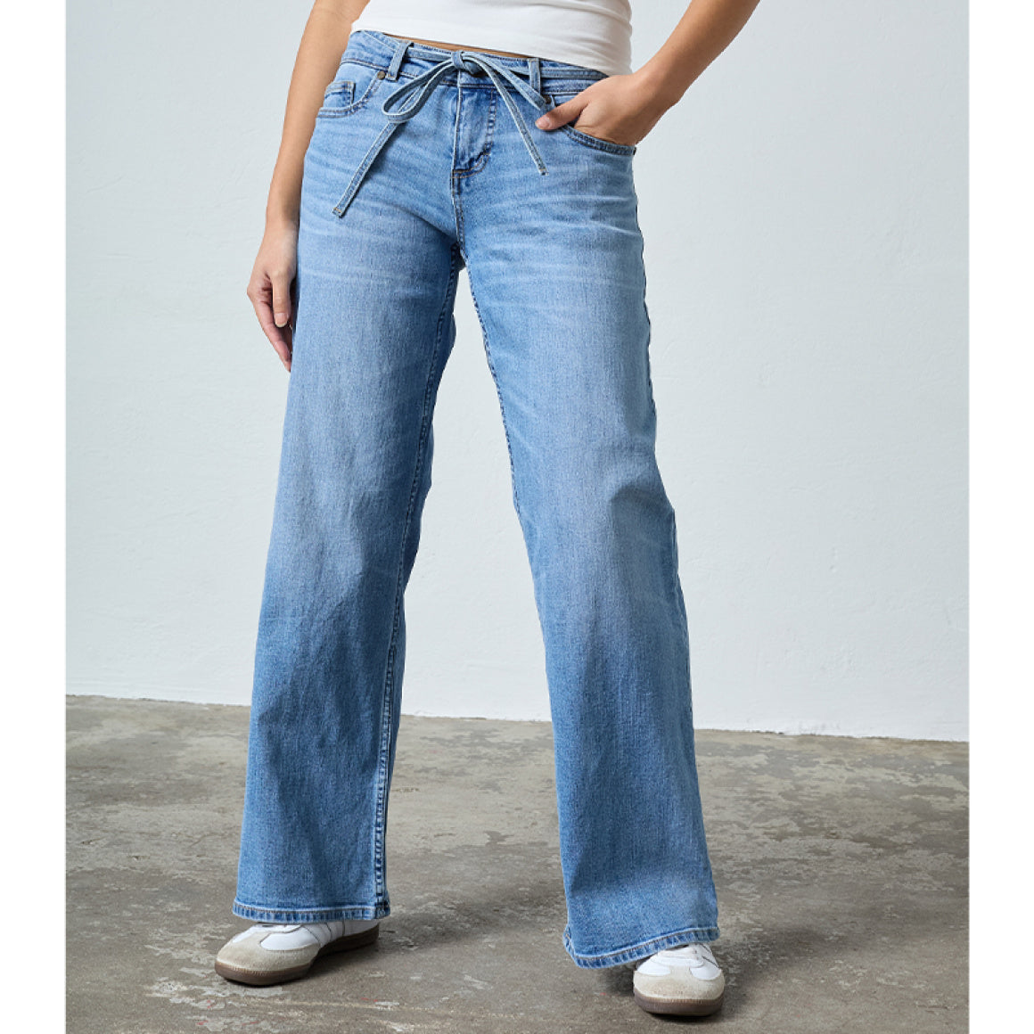 Onea Belt Jeans